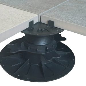 Keramische tegels op tegeldrager met voegkruis